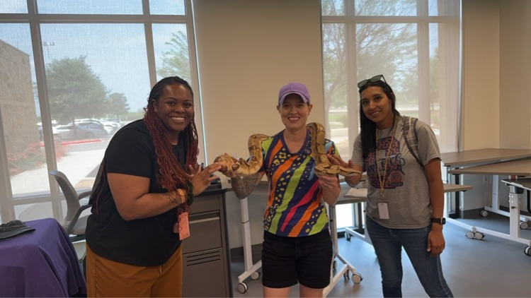 swisd_mce's tweet photo. A group of 4th grade students had the opportunity to visit Texas A&amp;M-San Antonio for Mini Jaguar Day this week! #RootEDMCE #GoPublic  #DestinationSWISD #MiFamiliaMCE https://t.co/VshL1uuKro
