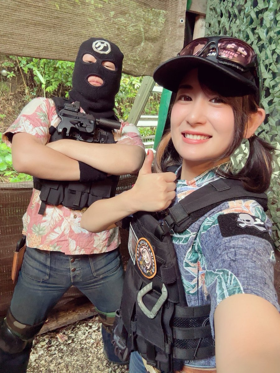 1226misano's tweet image. おはようございます🥰✨
今日は一緒に #DRAGOON サマ3周年に出店中のD CRAFT WORKSさんのアロハシャツとホシノイラストレーション さんのパッチあわせ衣装DEATH🌺
2日目、10禁ゲーム楽しんで行きましょーーーっ🧡🧡🧡
#サバゲー 
#BURSTHEAD