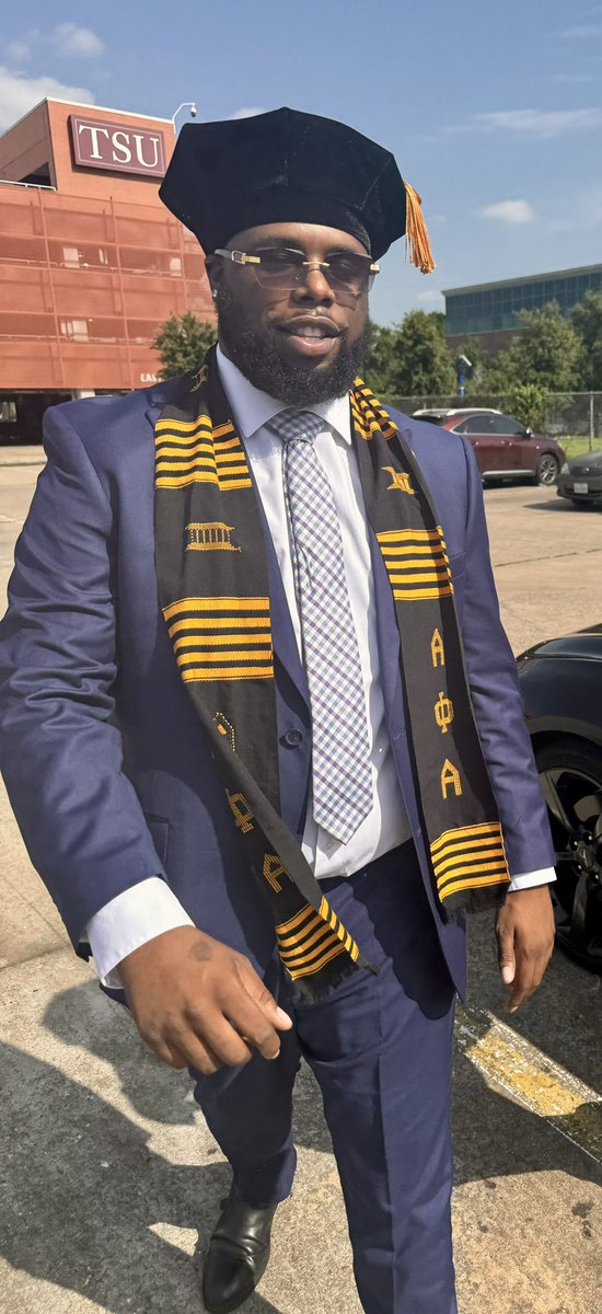 KvngSherm's tweet photo. Graduated law school 🙏🏿 https://t.co/2R8ZiseG1B