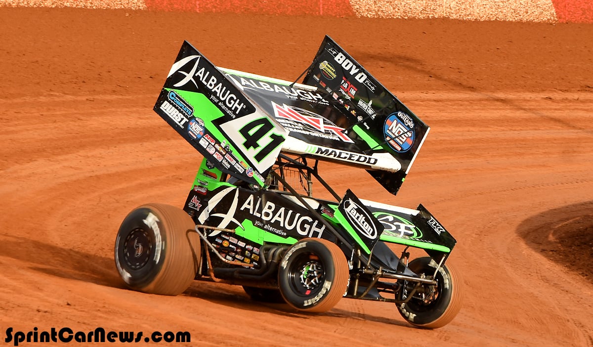 California's @carson_macedo rips around @lincolnspeedway during @WorldofOutlaws qualifying