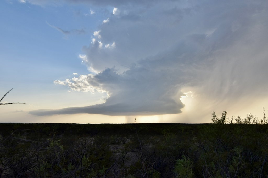 We have ourselves a beauty out here in west Texas! Toyah. #txwx @TxStormChasers