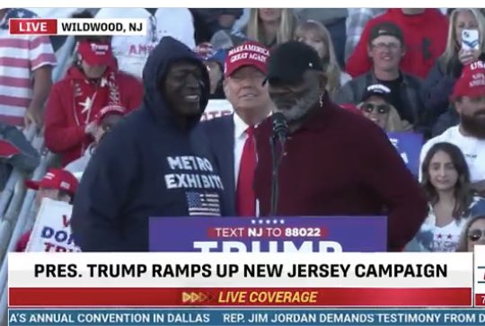 NFL legend Lawrence Taylor: 

“I grew up a Democrat, and I've always been a Democrat until I met this man right here.”

“Nobody in my family will ever vote for a Democrat again.” #TRUMP2024ToSaveAmerica #TrumpRally