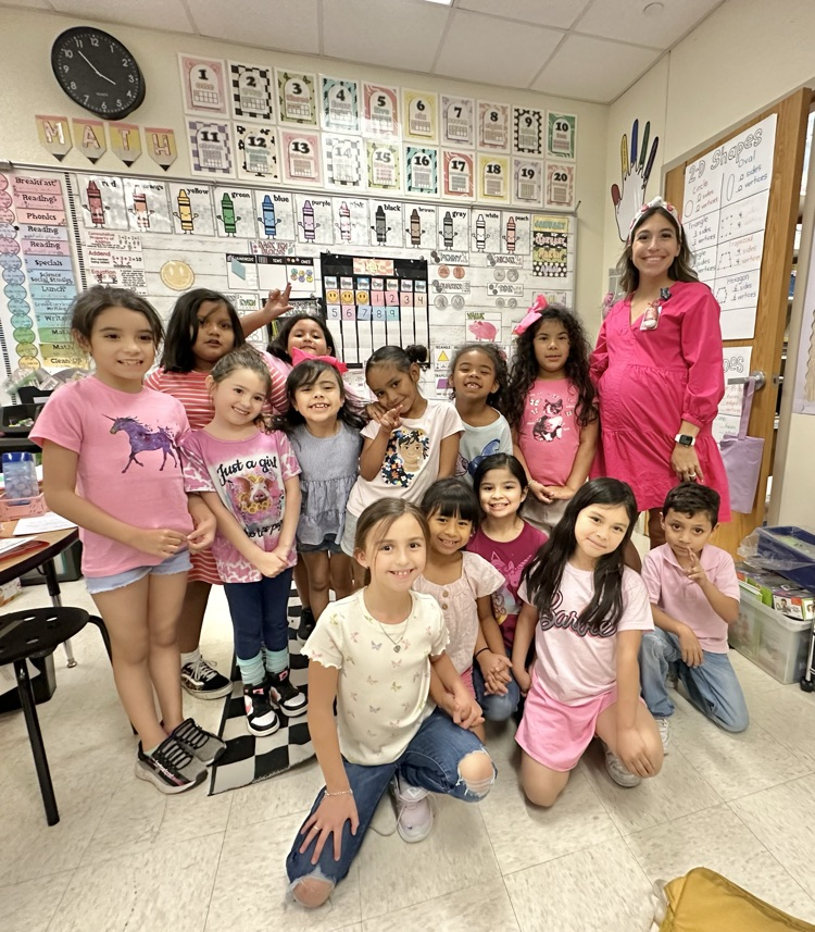 swisd_mce's tweet photo. Thank you admin, parents, volunteers, and of course STUDENTS for making our Teacher Appreciation Week extra special ❤️ #RootEDMCE #GoPublic  #DestinationSWISD #MiFamiliaMCE https://t.co/HTHxxu4ecr