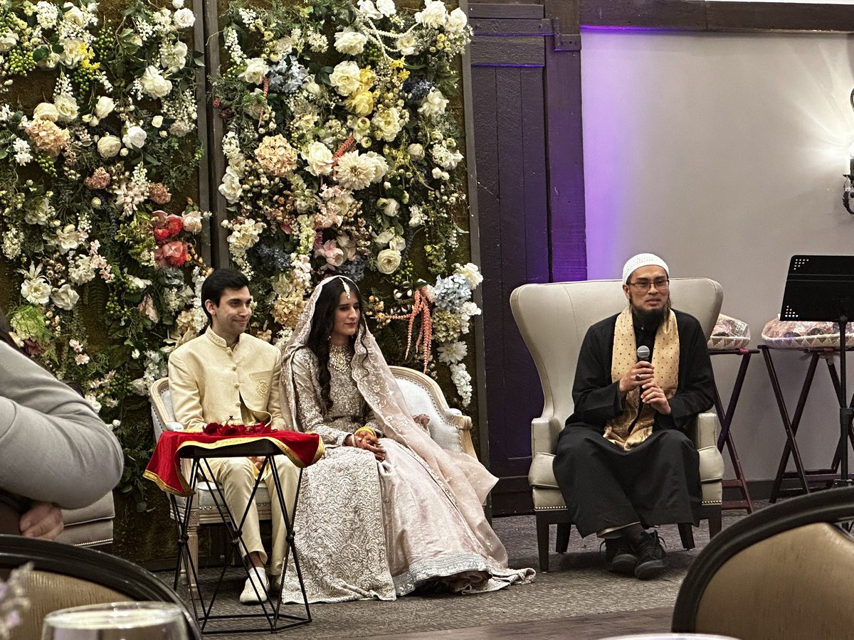 ArbazAMomin's tweet image. Congratulations @zaeemlone_ @mehakmk_ on your beautiful wedding!
@CleClinicLCM paired me up with you as your upperclassman buddy when @zaeemlone_ started med school. I am so proud of everything you’ve accomplished and who you’ve become!
⭐️ 👏 👏 💍