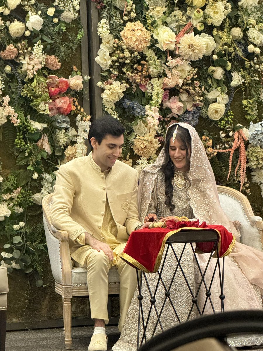 ArbazAMomin's tweet image. Congratulations @zaeemlone_ @mehakmk_ on your beautiful wedding!
@CleClinicLCM paired me up with you as your upperclassman buddy when @zaeemlone_ started med school. I am so proud of everything you’ve accomplished and who you’ve become!
⭐️ 👏 👏 💍