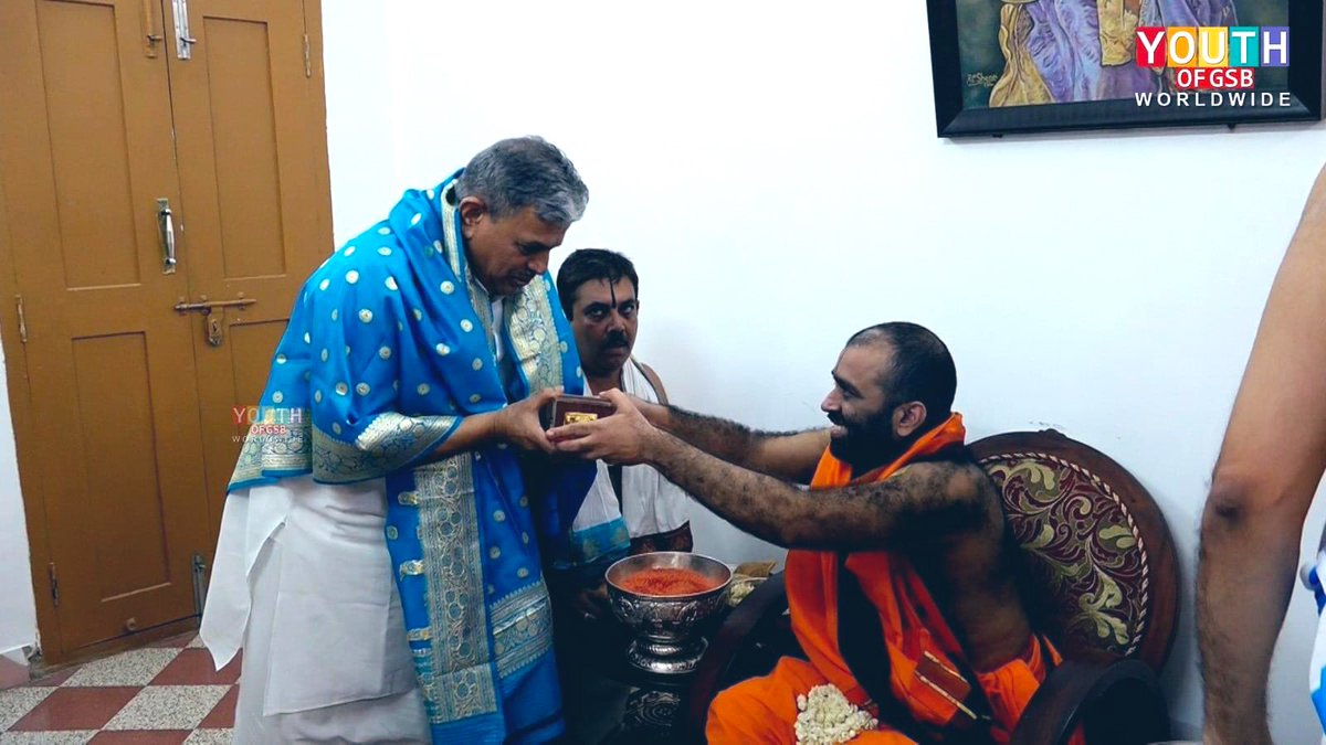 RSS Sarakaryavah Dattatreya Hosabale visited Ernakulam Thirumala Devaswom, cordially met Pujya Sri KashiMatadhipati Srimad Samyamindra Thirtha Swamiji at Ernakulam, Kerala.