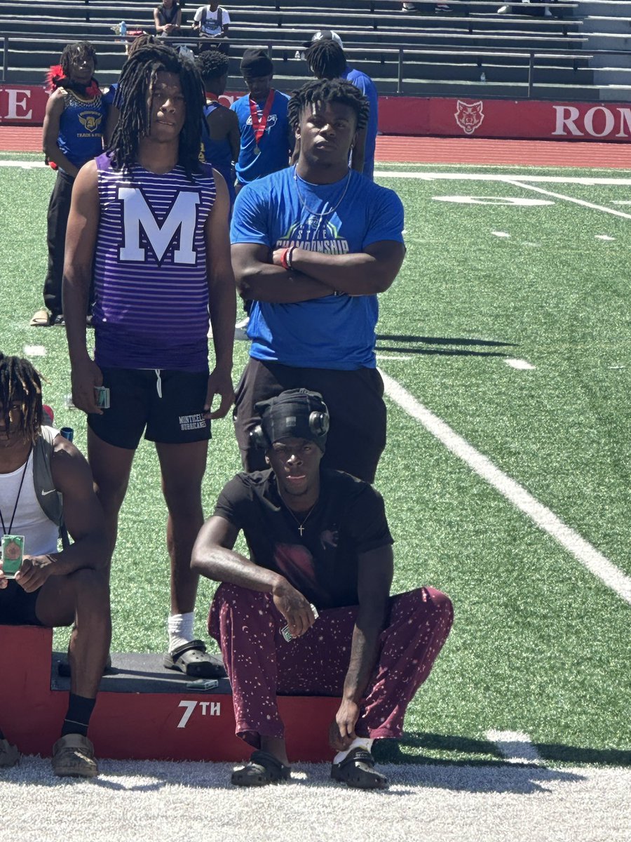 4x100m relay team finished 7th in class A-D1! #faMily #Statefinals Josiah Cotterell @JosiahCotterell Tyler Banks @Tbanks_3 Randy Williams @3zko2 Bryan Ridley @BryanQauz22