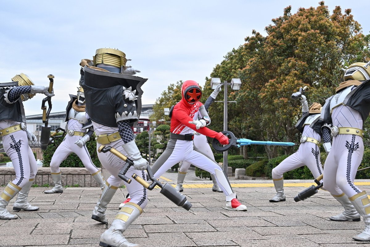 BoonBoom_toei's tweet photo. ブーン🏎💨

「少年がほしいもの」ご視聴ありがとブン🛞

次回、あの男が帰ってくる！
クルマ戦隊の先輩 #ゴーオンレッド 🔥

15年経っても #ゴーオンジャー は健在ブン🛞
正義のロードの突き進み方、教えていただくブーン✨

「爆上エンジン」もお楽しみに！

#マッハ全開 

https://t.co/S4DtBXBuIR https://t.co/97VCb16LBl