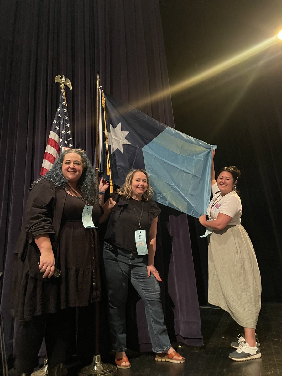 emmagreenman's tweet image. Excited to celebrate statehood day with a new Minnesota state flag! I got to fly it for the first time with the my fellow @SouthHighMpls alumni in the MN House! 

#MNleg