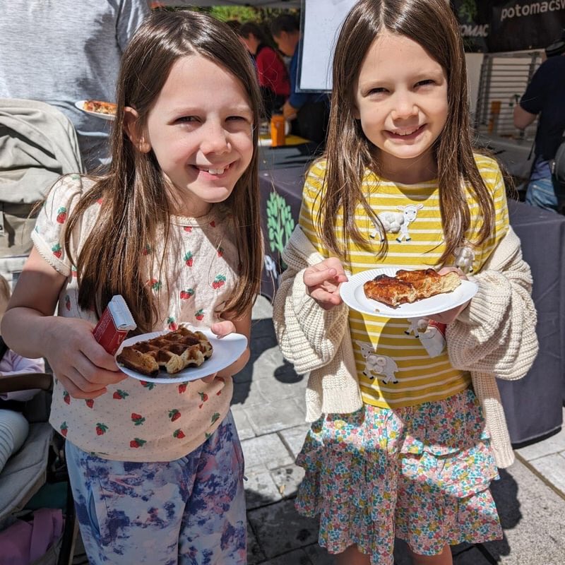 ReisJD's tweet photo. Great time with the kiddos at Netherlands @NLintheUSA and Belgium @BelgiumintheUSA during the #EUOpenHouse here in DC!  Biscoffs abounded and the 80’s rock was blaring.  Thanks for a good—and educational—time! https://t.co/MDcuBl3Ivt