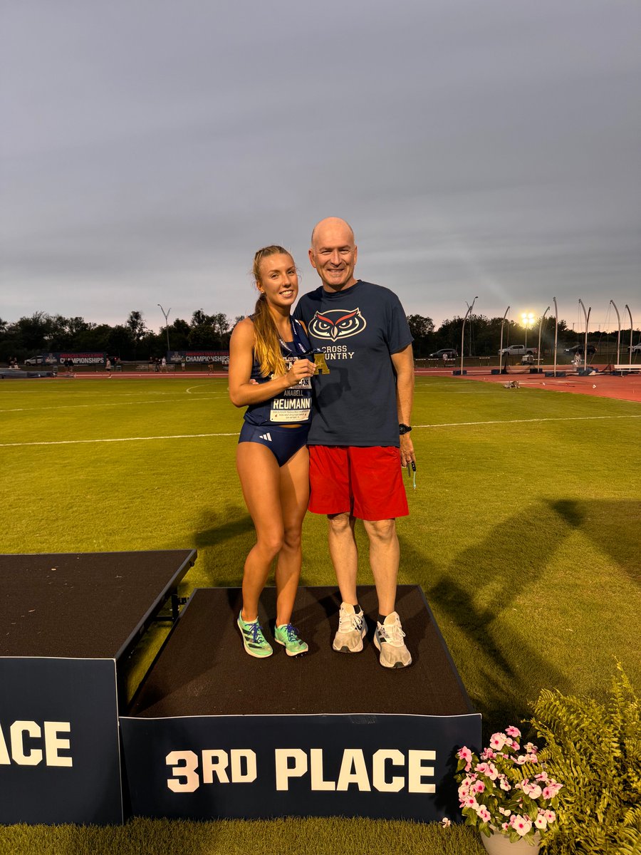 WHAT A PERFORMANCE BY ANABELL REUMANN 🥉👏

3rd place in the 3000m steeplechase ✅
3rd best time in program history (10:37.59) ✅
First Owl to be named AAC All-Conference ✅

#WinningInParadise