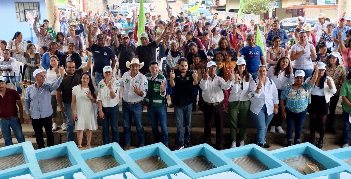 natale_jimmy's tweet photo. Desde la junta auxiliar #Atzingo en el pueblo mágico de #Zacatlán📍 lo decimos fuerte y claro la #TransformaciónVerde llegará de la mano de nuestro candidato a Presidente Municipal @asdruvaldrake 👊🏻
¡Muchas gracias por sus muestras de cariño! 🙏🏻 https://t.co/T6sDK0XqFi