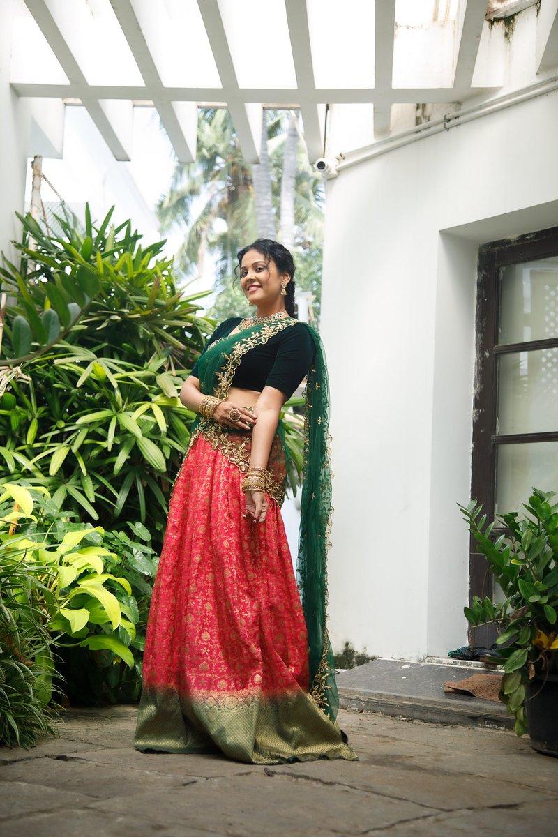 Pretty #ChandiniTamilarasan latest photoshoot in half saree!💚❤️ 🌸 @IamChandini_12 #CineWorldCW 🌍