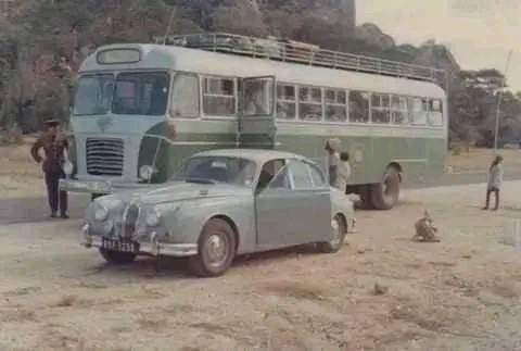 Rhodesian Police inspecting AVM 1973 at Matopo Kezi Road, now Zimbabwe🇿🇼