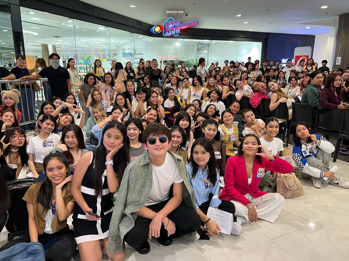 “PBB Ex-Housemates visited the PBB Audition in Robinson Galleria.”

#SethFedelin | @PBBabscbn