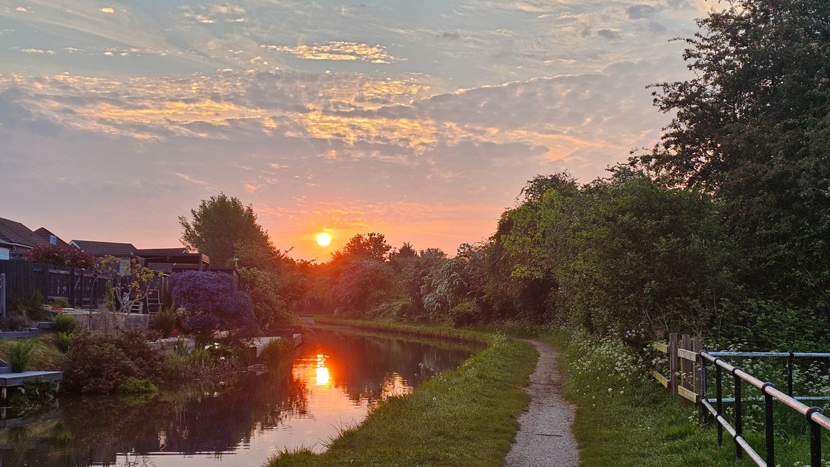 This mornings sunrise over Coventry Canal #Nuneaton @CanalRiverTrust @CRTWestMidlands