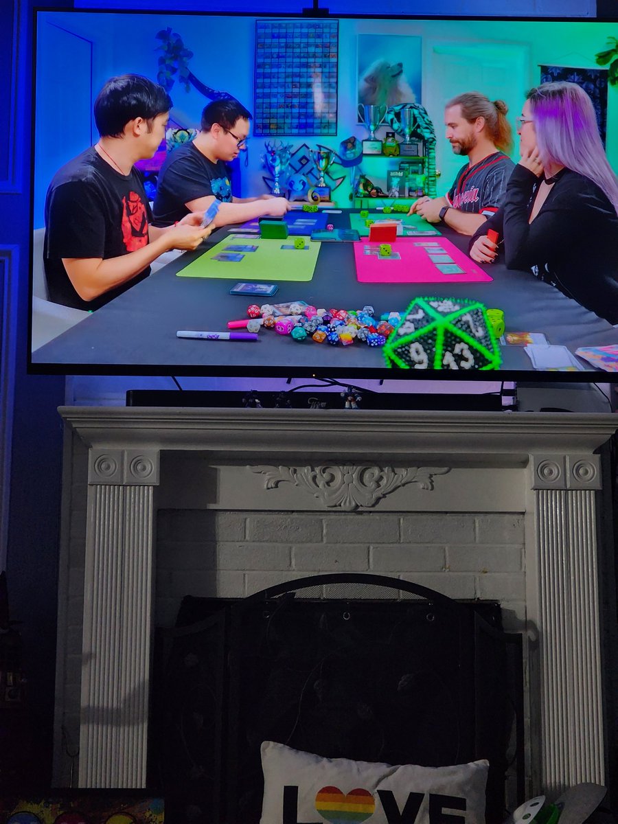 ♥️, Rae 📚🌈 tweet media