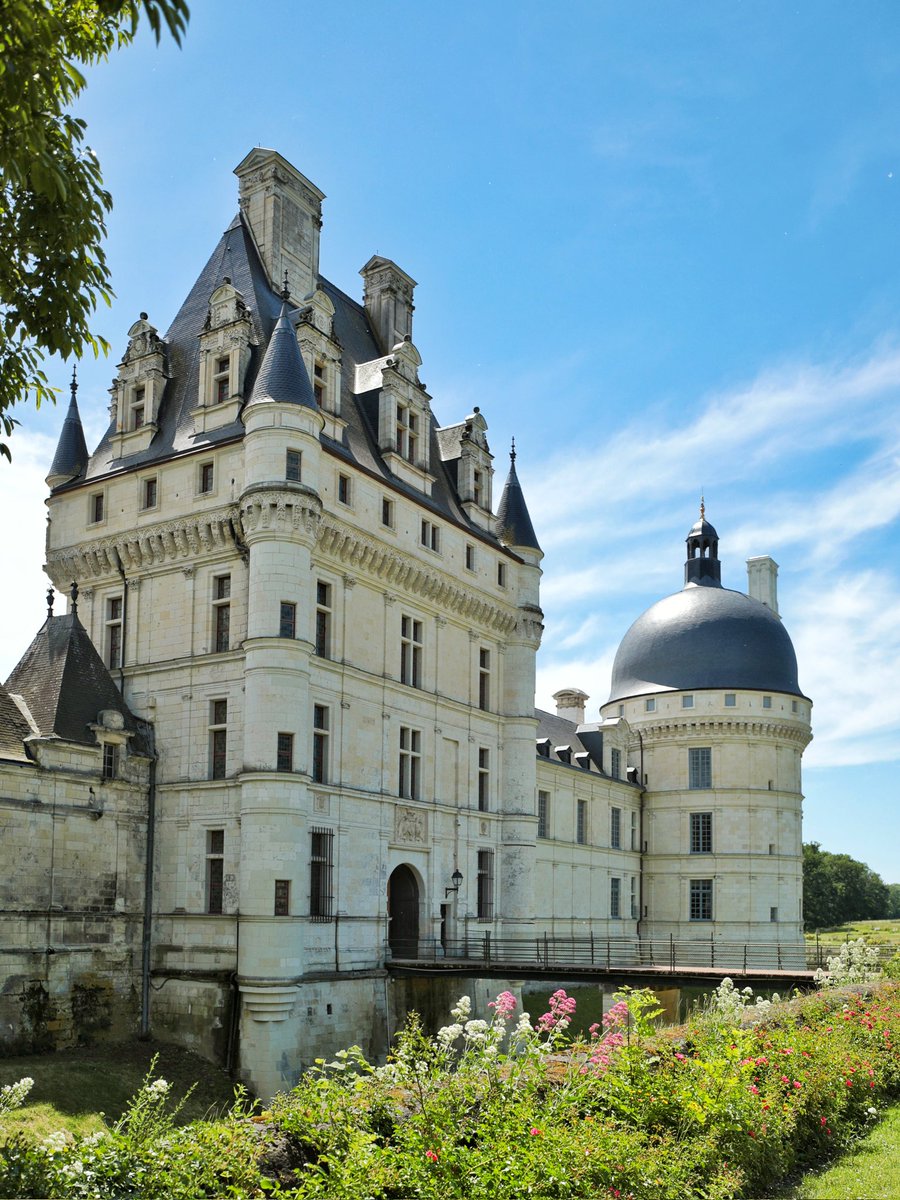 🔴 𝗦𝗢𝗥𝗧𝗜𝗘 𝗗𝗨 𝗗𝗜𝗠𝗔𝗡𝗖𝗛𝗘 🏰 | Aujourd'hui, visitez un château exceptionnel en Val de Loire ! Le palais de Talleyrand vous ouvre ses portes de 10h à 18h. 🏃‍♂️ #LoireValley #Patrimoine #Berry #ValdeLoire

🌐 chateau-valencay.fr