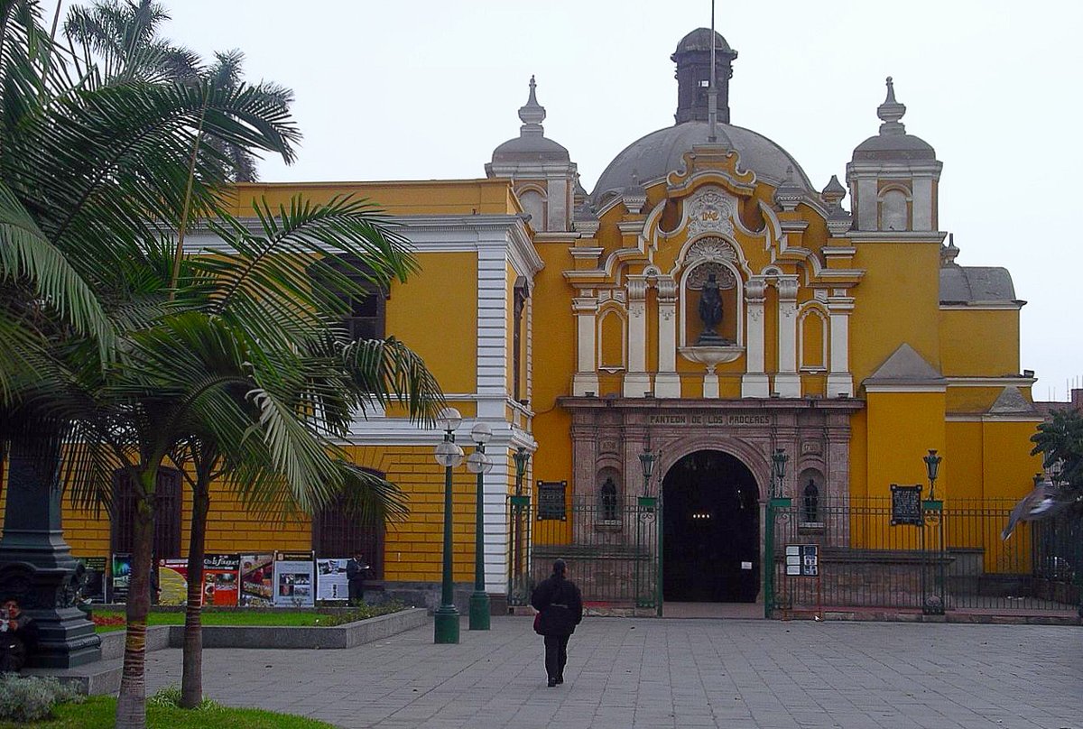 #TalDíaComoHoy de 1551 el emperador Carlos V y la reina Juana I concedían la real cédula para la fundación de la Real Universidad de la Ciudad de los Reyes, actual Universidad de San Marcos en Lima. A pesar de todos los cambios históricos, ha estado en activo hasta la actualidad.