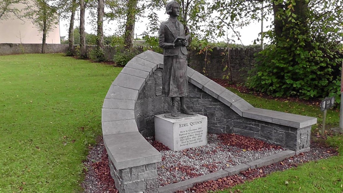 Venerable Edel Quinn (14 Sept 1907 #Castlemagner #Cork-12 May 1944). Lay missionary with Legion of Mary despite having TB. In 7 1/2 years established hundreds of branches/councils in Tanzania, Kenya, Uganda, Malawi &amp; Mauritius! Died at just 37 years old. dib.ie/biography/quin…