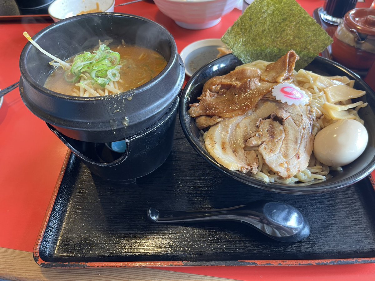 誕生月サービスで歳の数だけ餃子頂きました。3人でやっと完食！