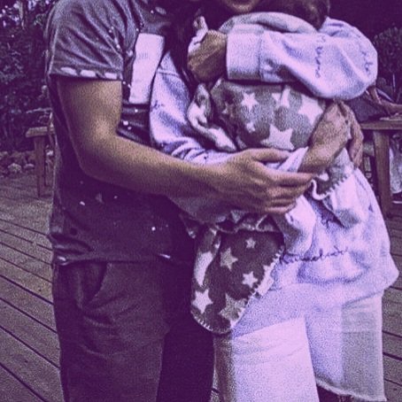 ᅟᅟ
ᅟ  𝙚͟ nesse  dia  das  mães  eu    
ᅟ  só   tenho  que  agradecer  
ᅟ  pela honra  de  ser  sua  filha.  
 ᅟ  𝑓eliz  dia  das  mães  ,  mamãe
ᅟ  não  sou  muito  boa  com  isso,
ᅟ  mas   𝑒𝑢  𝑡𝑒  𝑎𝑚𝑜.  ♡ᅟᅟ
ᅟ