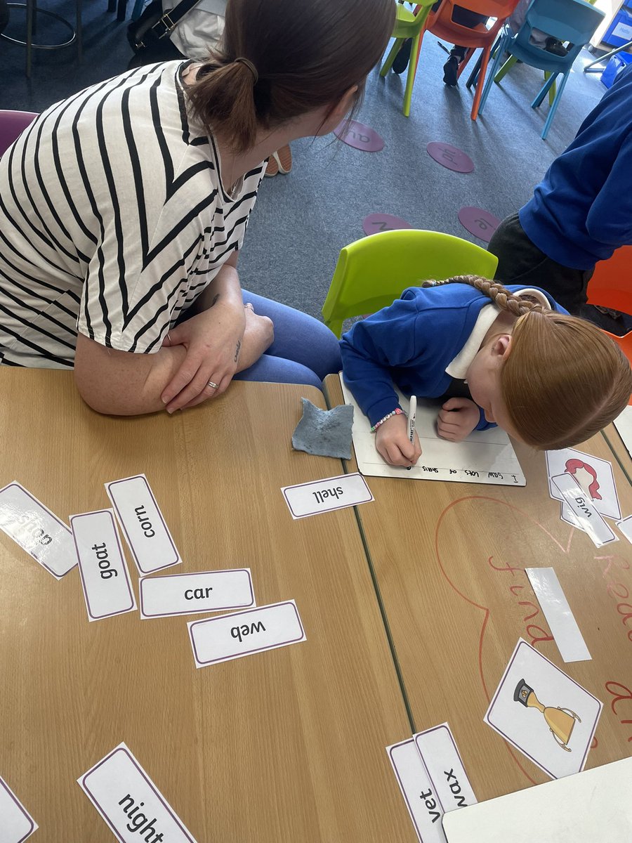 We’ve enjoyed a phonics morning with our grown ups! We took part in lots of activities and showed them how good we were at segmenting and blending words! <a href="/DeltaMacaulay/">Macaulay Primary</a> #phonicsmacaulay
