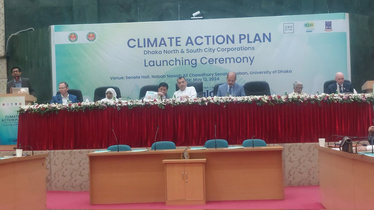 #DhakaCity gets its #ClimateActionPlan aligned with #ParisAgreement
The launch is taking place now in partnership with #C40#ICLEI and #DNCC#DSCC wuth the Minister of MEF&CC 
Taking plave now at the Senate Bhavan of Dhaka University