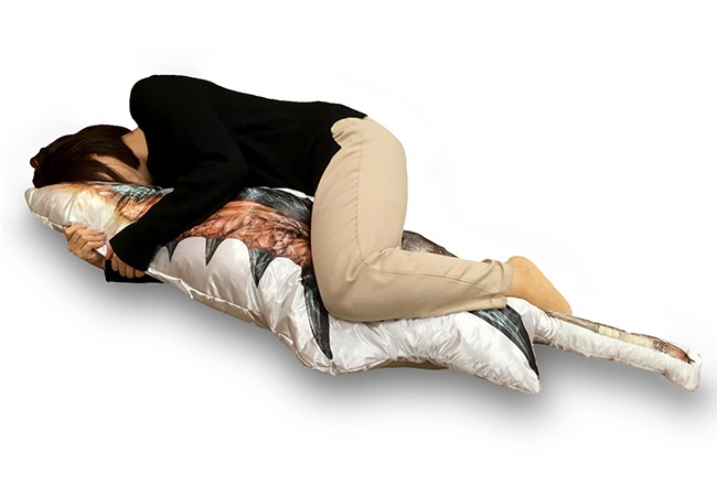 MidnightBoshi's tweet image. THERE IS A GREATSWORD BODY PILLOW?????