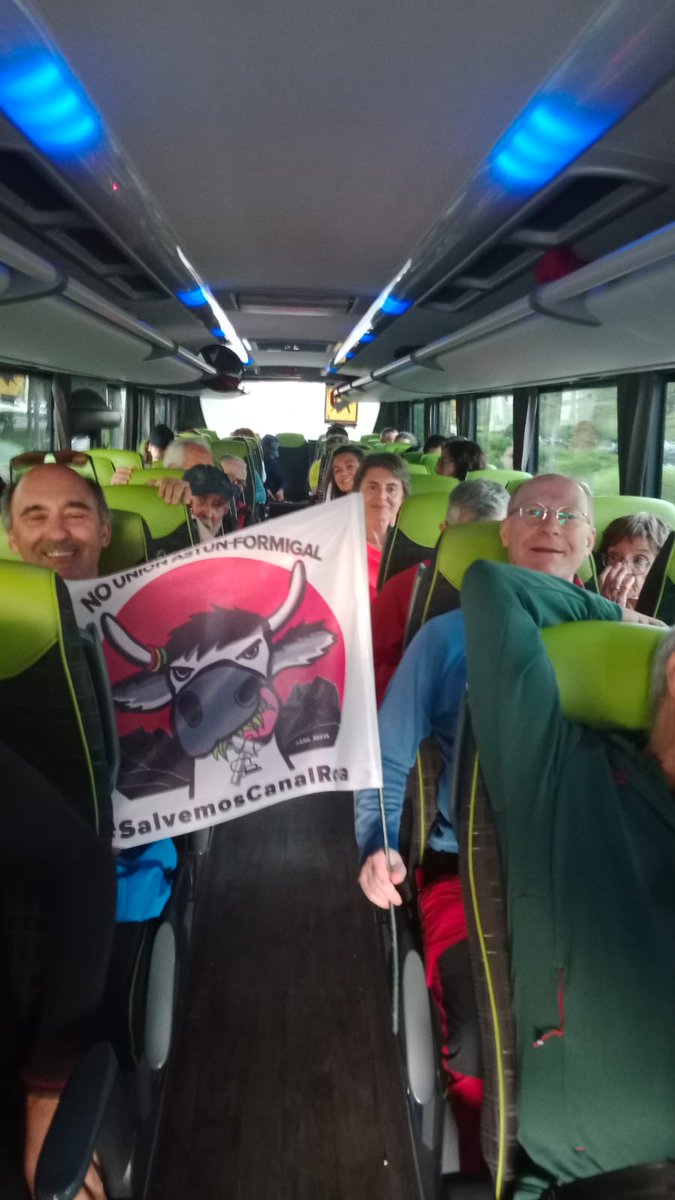 Autobuses de la #MarchaCanalRoya en camino. Nos vemos en un rato en Canfranc Estación. #AnayetaSeVaDeMarcha #SalvemosCanalRoya #NoALaUnionEstaciones #AnayetPartacuaParqueNatural #SalvemosCastanesa