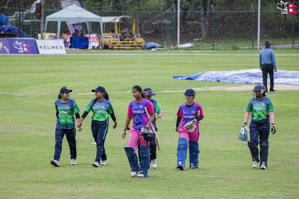 Rain interrupts the action at TU ⚡️

Lalitpur Mayor’s XI have put 45 runs in the chase losing 2 wickets 🏏

#HerGameToo | #WomensCricket | #NepalCricket