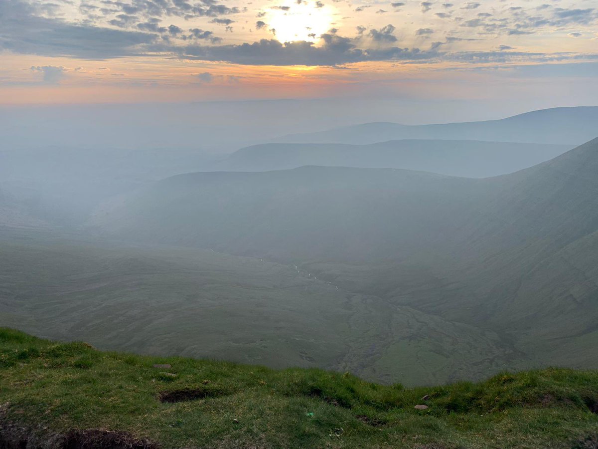 The view from the top of Pen Y Fan as the challenge continues this morning! ⛰️👏 Donate: 👉 justgiving.com/page/bcfc-10yf…