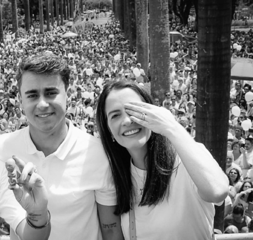 nikolas_dm's tweet image. Ainda não parece ser verdade... Fico sentindo que chegarei na câmara, você me cumprimentará com um sorriso, como sempre faz, e isso não passará de um sonho ruim. Mas infelizmente não é…Que falta você fará para todos, Amália…Que o Senhor console a vida de sua família. Foi-se uma…