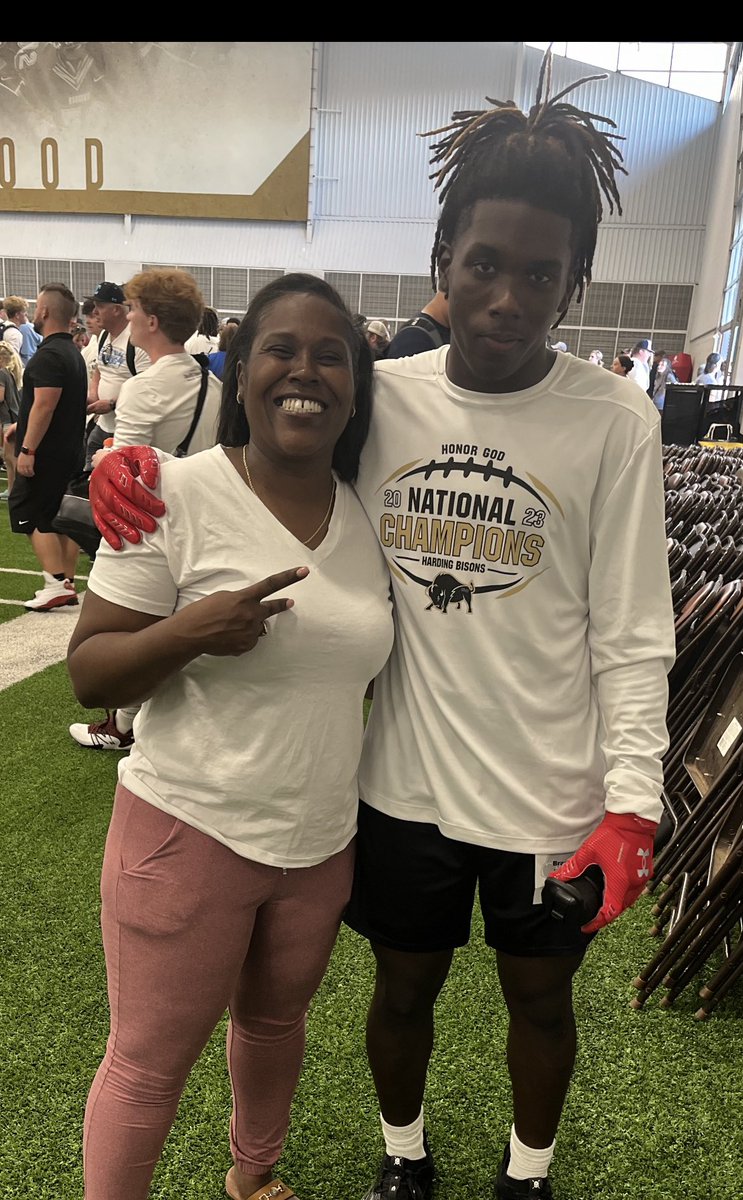 braylonwayne702's tweet photo. I just wanna say thank you to @CoachBigHU for giving me this opportunity today I had a great time and I’m looking forward to coming back to compete again @PaulSimmonsHU @HardingSports @WaltripHSFB https://t.co/TzGh1zUUer