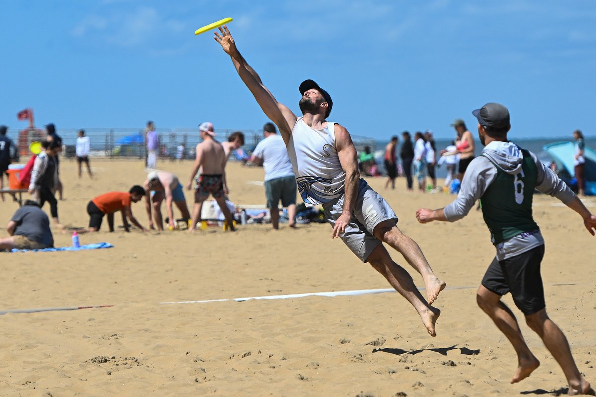 📸 Day One Photos: Take a look at the highlights from the first day of action at the 2024 USA Ultimate Beach Championships! Click the link for the full @ultiphotos gallery: ultiphotos.com/usau/beach/cha… #USAUBeachChamps | #USAUltimate