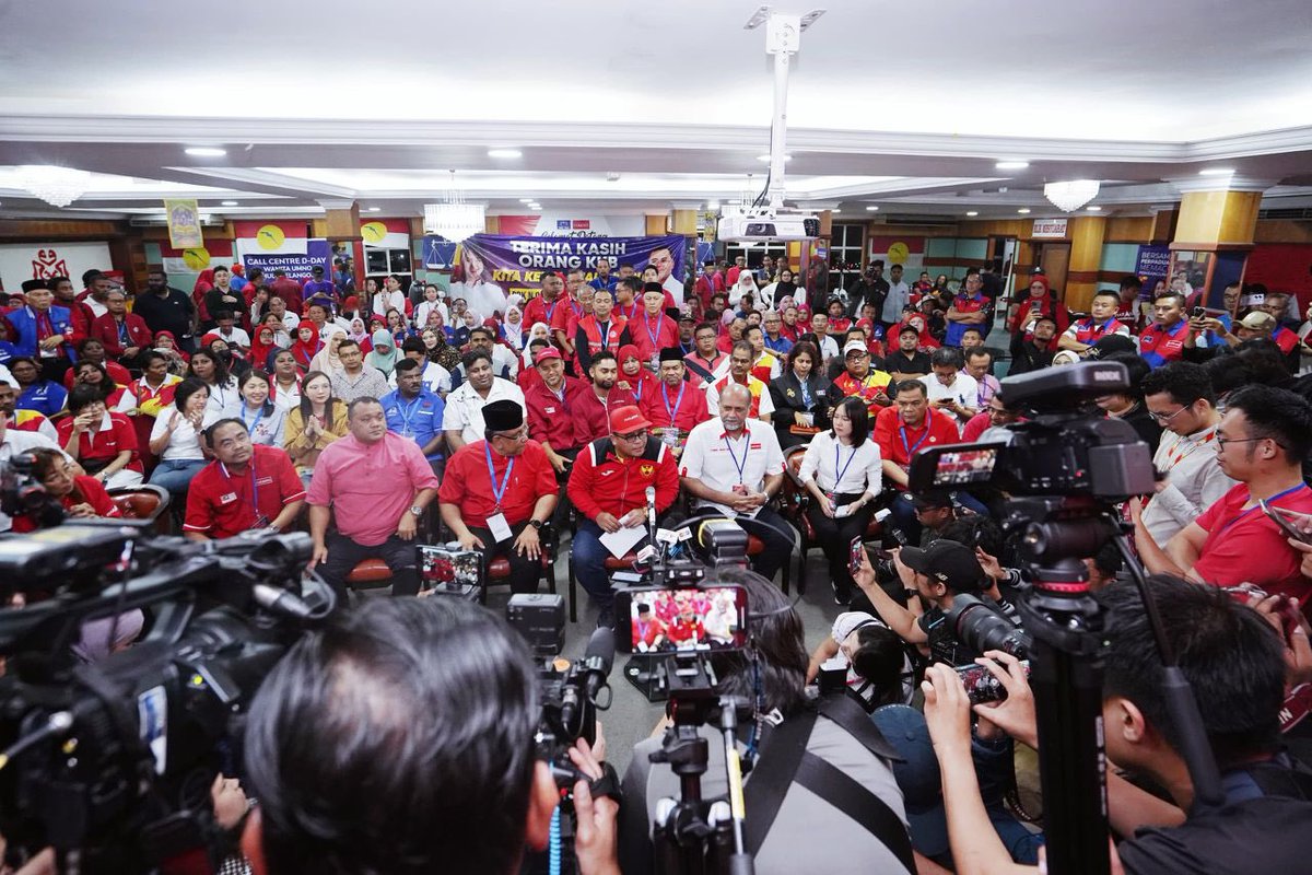 Malam yang gemilang dan bersejarah. Kerajaan Perpaduan mencipta kemenangan bergaya hasil kerjasama ampuh Pakatan Harapan dan Barisan Nasional. Sekali lagi saya rakamkan jutaan terima kasih kepada seluruh warga Kuala Kubu Baharu, jentera dan penggerak PH dan BN atas kejayaan