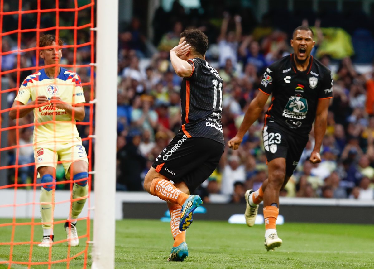 lajornadaonline's tweet image. Con un agónico empate de @julian_quiones3 , el @ClubAmerica clasifica a semifinales del Clausura 2024 de la @LigaBBVAMX, con un marcador global de 2-2 ante los @Tuzos. 

Avanza debido a que terminó mejor en la clasificación general del torneo. 

#America #Quiñones #LigaMX 

📸La…