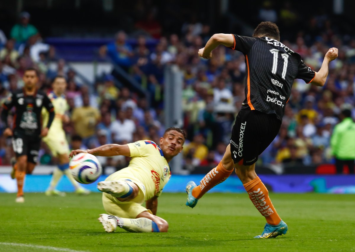 lajornadaonline's tweet image. Con un agónico empate de @julian_quiones3 , el @ClubAmerica clasifica a semifinales del Clausura 2024 de la @LigaBBVAMX, con un marcador global de 2-2 ante los @Tuzos. 

Avanza debido a que terminó mejor en la clasificación general del torneo. 

#America #Quiñones #LigaMX 

📸La…