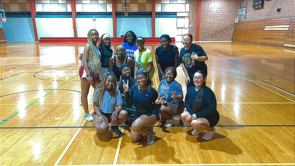 WhereIsKee's tweet image. If you’re in 📍HOUSTON  and looking for a new hobby and want to do something outside of your norm, checkout #BadmintonBaddies🏸💖 its every Monday 6:30-8pm. Most of these women have created genuine friendships outside of this group. This is your opportunity☺️💖🏸