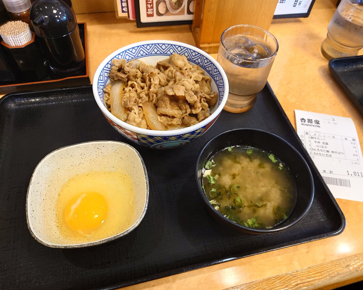 朝は吉野家食べてサーティーワンが何かキャンペーンやってるから容器別々になったけど10個選べるから色々悩んでロッキーロードとロッキーロードとロッキーロードとロッキーロードとロッキーロードとロッキーロードとロッキーロードとロッキーロードとロッキーロードとロッキーロード選んだ、、(゜-゜)