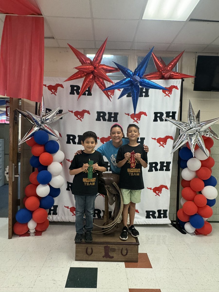 We are very proud of all of our students who represented Oakhurst at UIL. Congratulations to Leo Espinoza, Ethan Toscano, and Ricardo Lozoria! @CharlieGarciaFW @ChristinReeves @claudia_jacobo1 @TeacherFlu @amramsey13