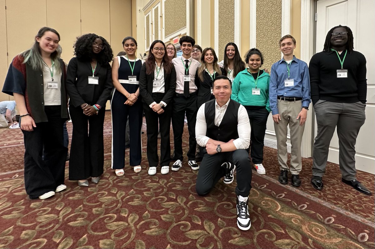 Amazing work from my CWRU cognitive science students presenting their original research at the Midwest Cognitive Science Conference! 👏🧠

Zoe Buff, Chelsea Kodiaga, Suman Sanghera, Sofia Castro, Hayley Latta, Omar Nassim, Douglas O’Dea, Sofia DeThomasis, Maya Najm, Nikita