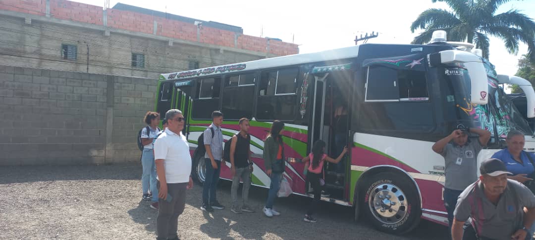 #11May🚍👮🏻 Durante esta nueva supervisión se evidencia tranquilidad en usuarios que se trasladan desde este terminal de la zona norte, ratificamos nuestro compromiso en hacer cumplir las normas estamos empeñados en que este sistema de transporte funcione .