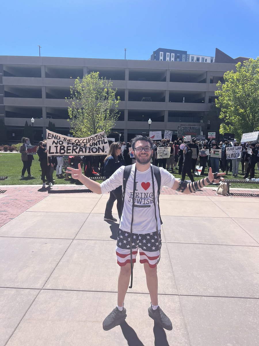 Students like Clayton @unevadareno continue to demonstrate strength and a great sense of humor when pro-Hamas students gather on campus for anti-Zionist chant sessions. Way to represent Clayton! 🇺🇸🇮🇱
#JewishPride