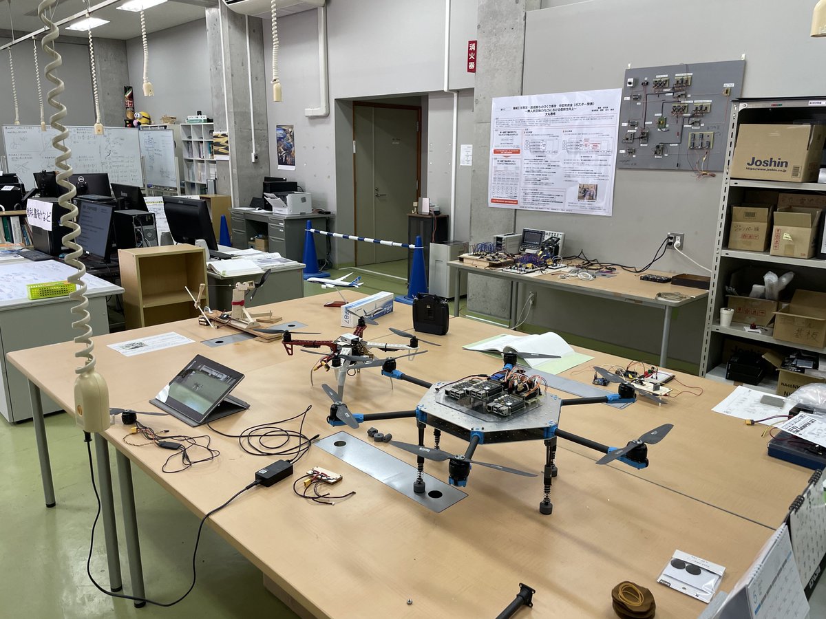 KIT_FClab's tweet photo. オープンキャンパスやってます！今回は研究室の学生居室も一般公開して、本研究の紹介を行ってます👍 https://t.co/KttEwtNwow