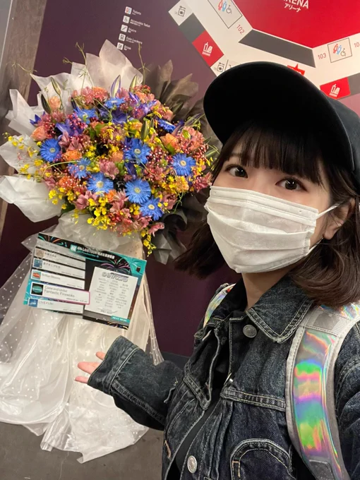 ①囲う赤が花火のパーッと開いた瞬間を思わせますねえ!レターにいっぱい嬉しいな!②再生画面で歴史を表現してくださっていてじーんときちゃう。いろんな色に出会ってきました。#シャニマス6thTOUR 