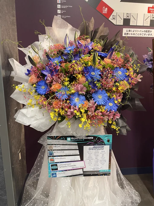 ①囲う赤が花火のパーッと開いた瞬間を思わせますねえ!レターにいっぱい嬉しいな!②再生画面で歴史を表現してくださっていてじーんときちゃう。いろんな色に出会ってきました。#シャニマス6thTOUR 