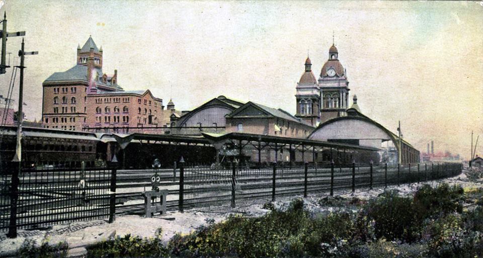 May 11, 1896: the newly renovated (third) Toronto Union Station officially opens for business under a new joint management structure. The Grand Trunk and Canadian Pacific Railways each employed a station superintendent, while a general traffic master worked for both. 1/3