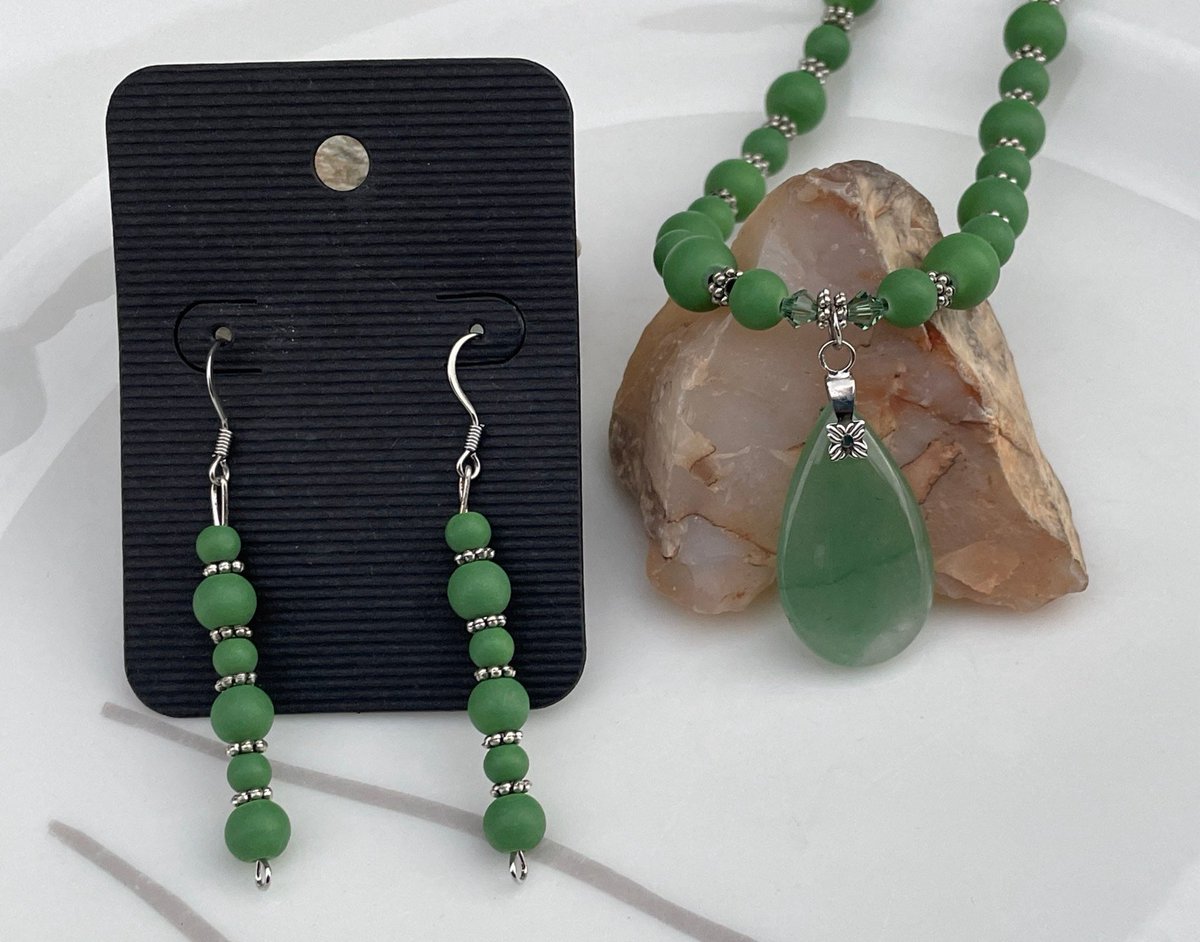 #GreenJewelry Set #QuartzNecklace by Peaceful Me Design #OneofaKind peacefulmedesign.etsy.com/listing/997905…