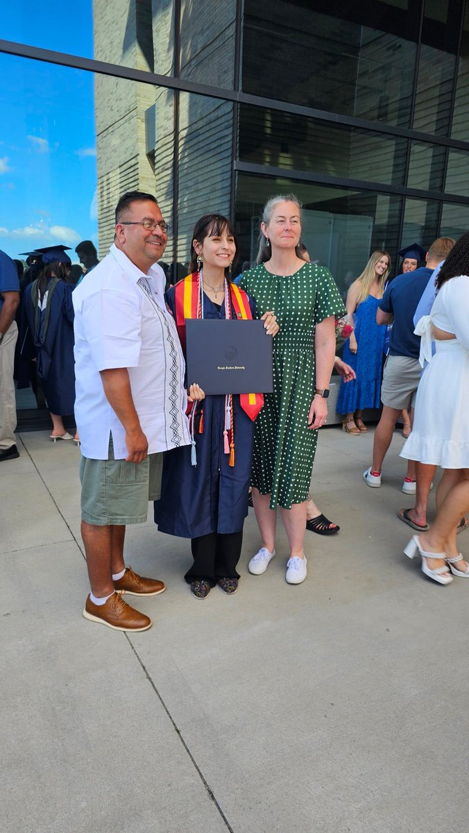 GeorgiaSouthern's tweet photo. #GSGrad24 🎓 https://t.co/F2EQimqaAZ